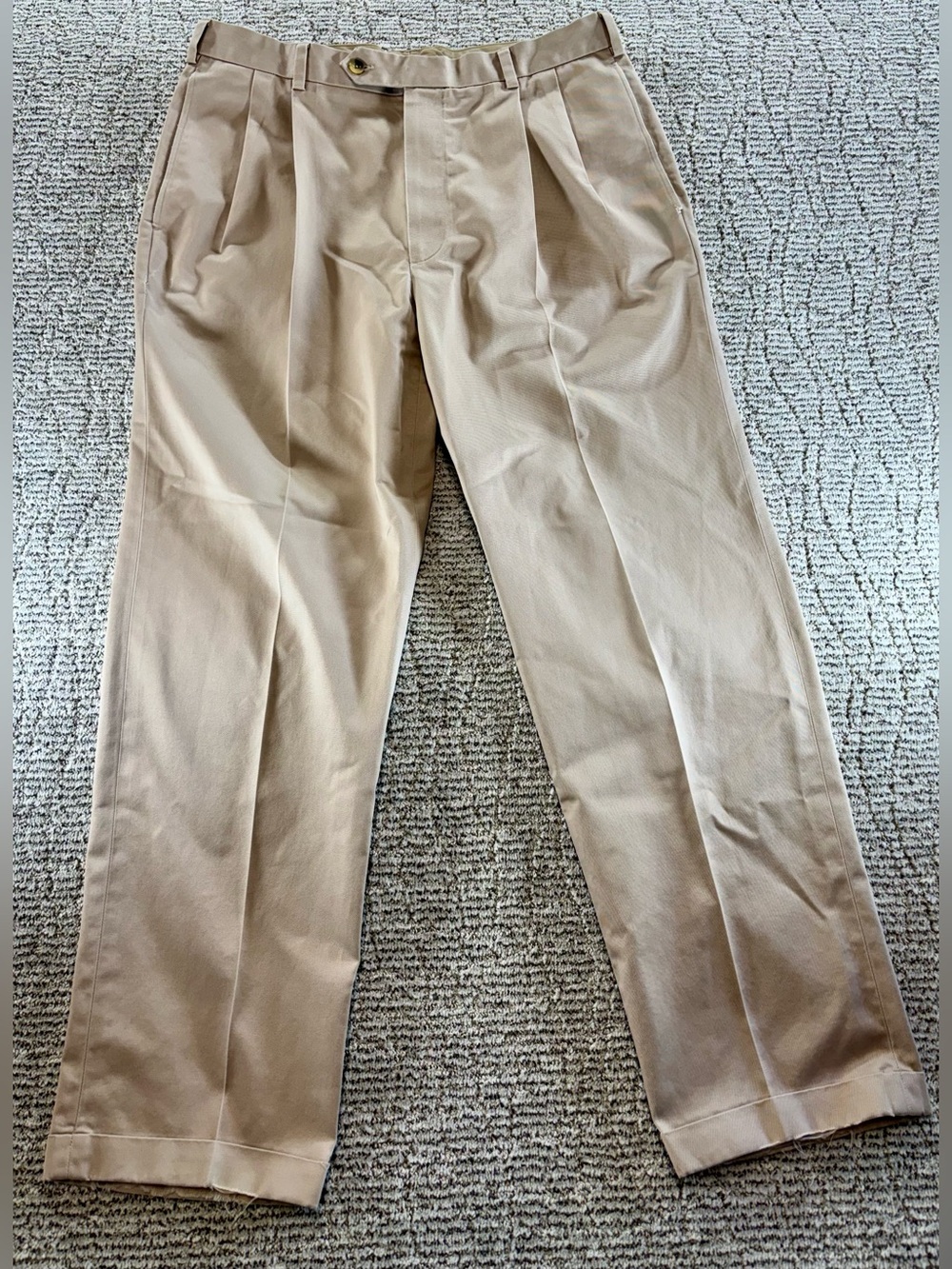 Jos A Bank Men’s Size 36/31 Beige Travelers Collection Cuffed Dress Pants